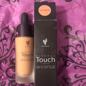 Younique Liquid Foundation, Color: Cashmere